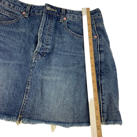 Free People We The Free Distressed Denim Button Fly Raw Hem Mini Skirt Size 28 - Picture 6 of 12